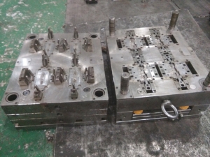 汽車(chē)配件雨刮塑膠模具，注塑模具制造，精密模具加工