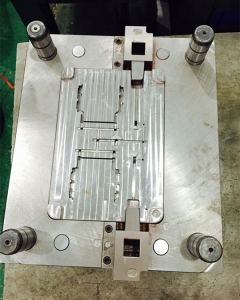 外殼塑料模具201330，深圳塑膠模具廠，精密模具加工